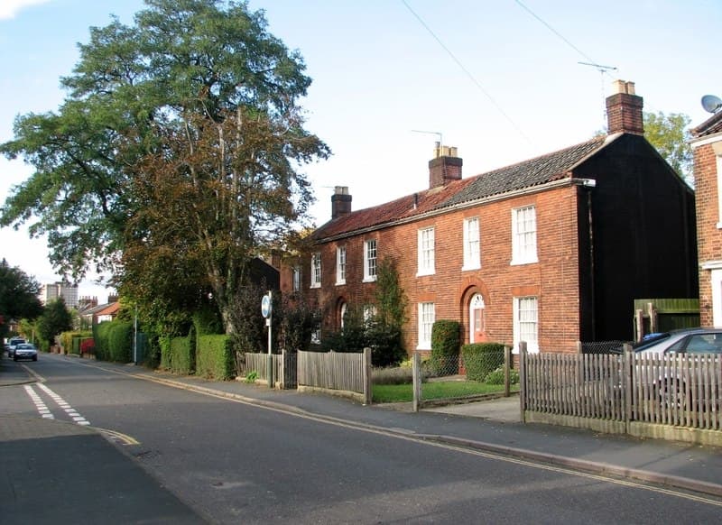 A row of terraced houses on an English town street, representing town-by-town differences in house prices